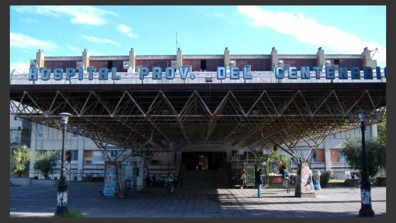 Entre los hechos, un médico del Centenario denunció amenazas. 