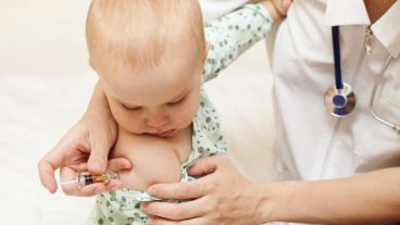 La vacuna antigripal se puede dar con cualquiera de las otras inmunizaciones en los bebés de 6 meses a 2 años.