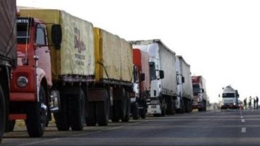 "No va a haber ningún camión que pueda entrar a los puertos", sostienen los transportistas de carga.