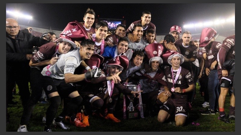 Los campeones se descargaron con un festejo interminable.