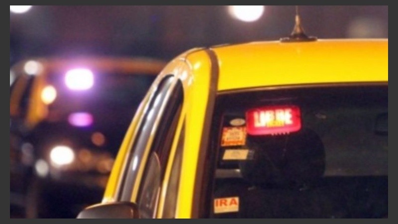 El taxista identificó al hombre que le robó el taxi. 