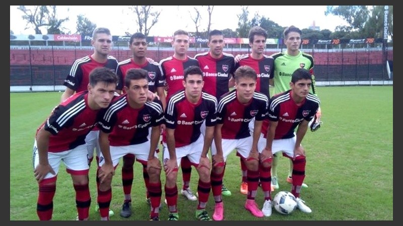 Los once pibes que salieron a la cancha en el Parque.