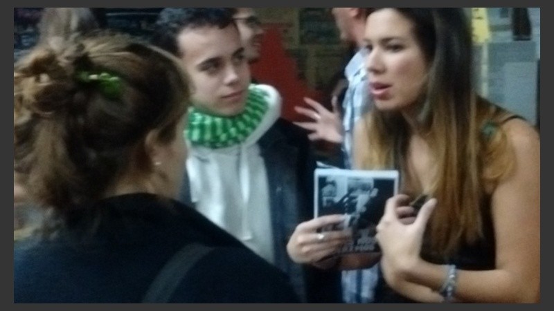 Los estudiantes representaron los micromachismos que muchas veces se naturalizan en los centros de diversión nocturnos.