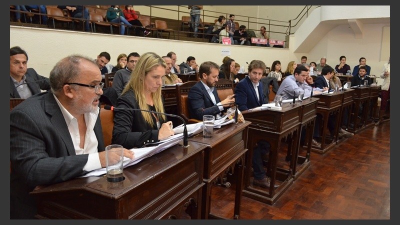 La sesión de este jueves debatió el estacionamiento medido en Rosario.