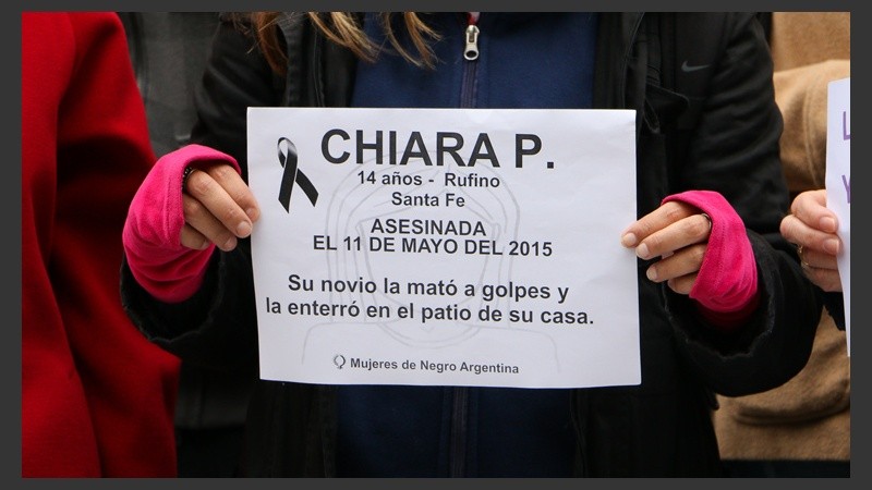 Un cartel recordando el caso de Chiara. (Rosario3.com)
