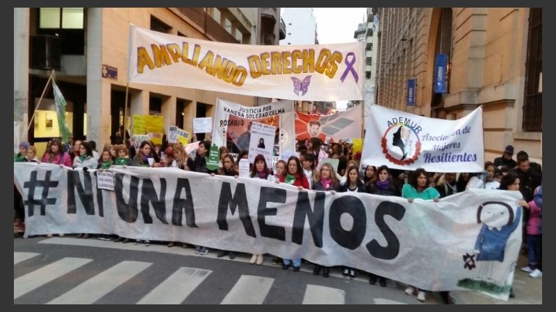 Una de las multitudinarias movilizaciones contra la creciente violencia hacia las mujeres.