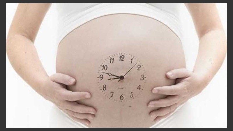 La fertilidad de una mujer tiene su punto máximo a los 25 años.