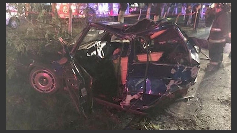 Así quedó el Golf en el que corrían los tres amigos. 