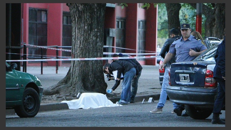 El asesinato sucedió en la puerta de la popular frente al Palomar.