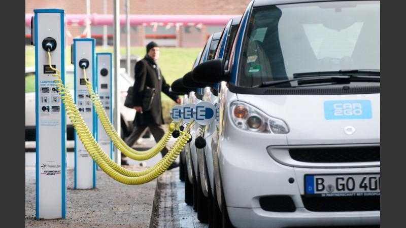 El secretario de Gobierno admitió que ya hubo contactos con empresas de Barcelona.