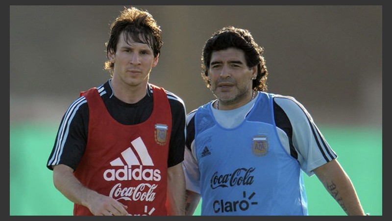 Maradona y Messi, en otros tiempos. 