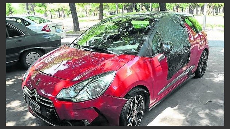 El Citroen en el que viajaban Medina y su novia cuando fueron acribillados. 