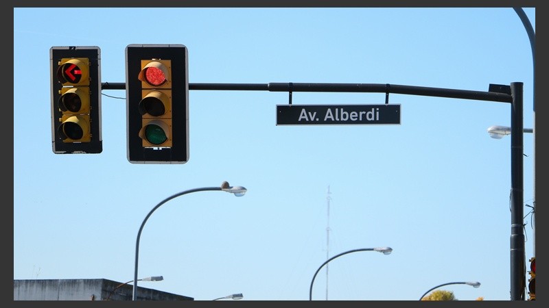 Avenida Alberdi con nuevos carteles para indicar las calles. (Rosario3.com)