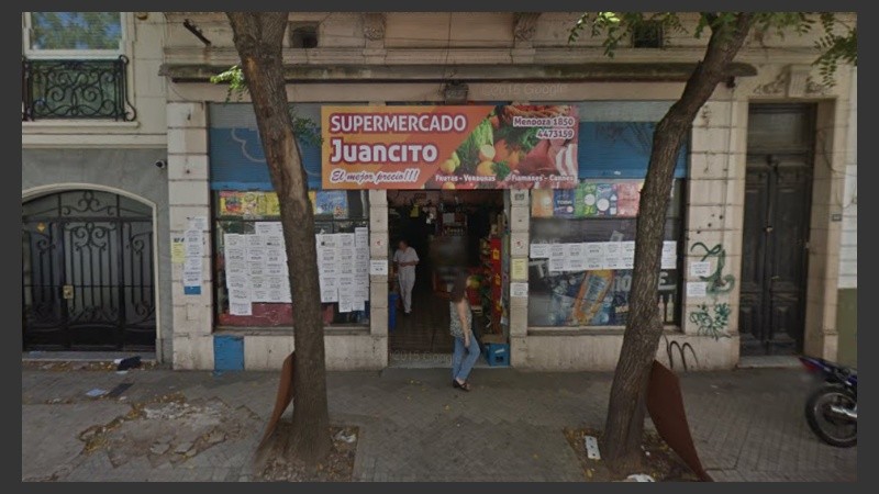 El comercio está ubicado en Mendoza entre Dorrego e Italia.