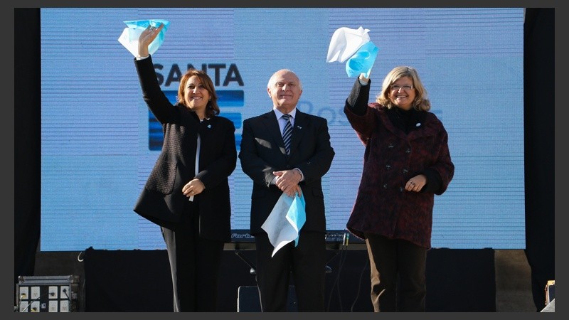 Fein y Balagué saludan. Lifschitz sonríe.