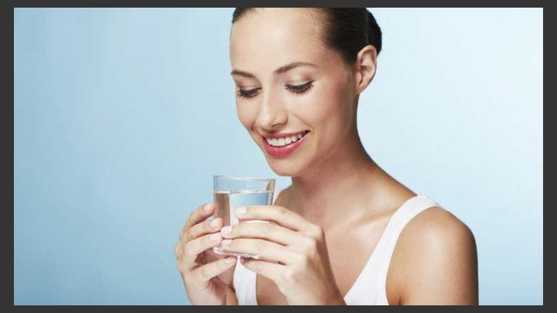 Además, el agua tibia es buena para perder peso y mejora la circulación.