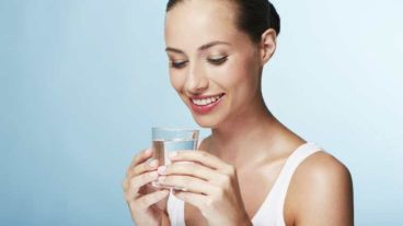 Además, el agua tibia es buena para perder peso y mejora la circulación.