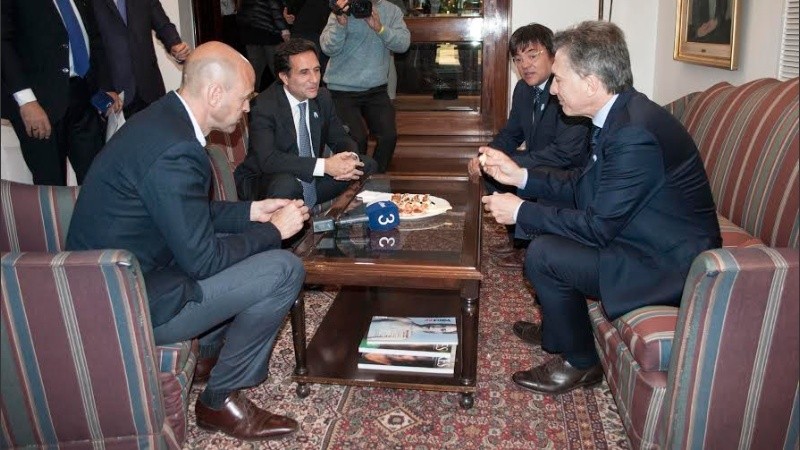 Macri, junto al ministro Dietrich y las autoridades de TVL.