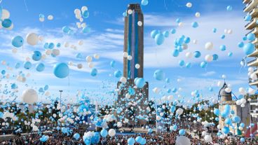 Suelta de globos al finalizar el acto.