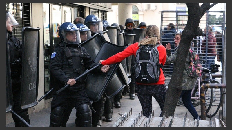 Incidentes entre manifestantes y fuerzas de seguridad.