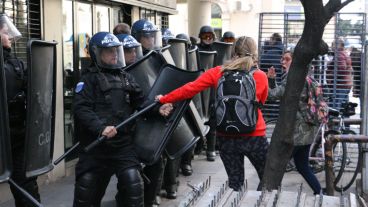Incidentes entre manifestantes y fuerzas de seguridad.