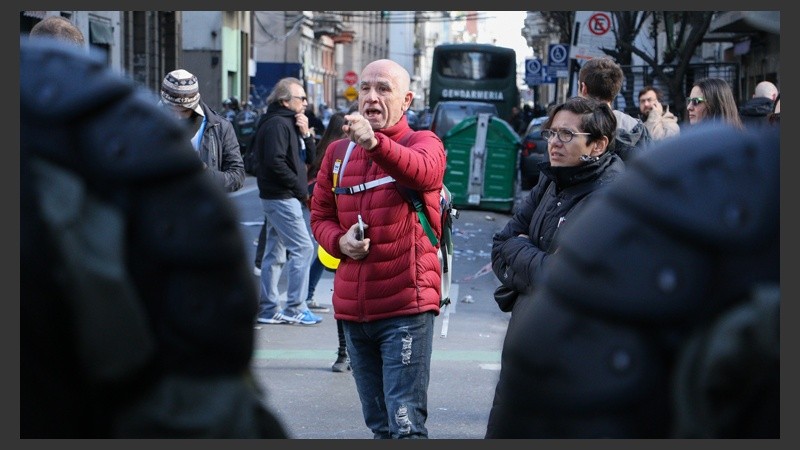 Incidentes entre manifestantes y fuerzas de seguridad.