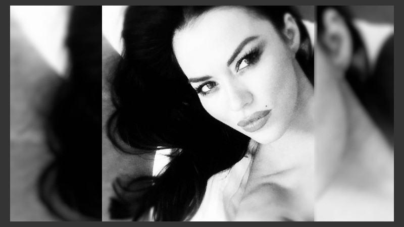 Poco criterio (informático): Karina no encuentra paz ni en la ducha.