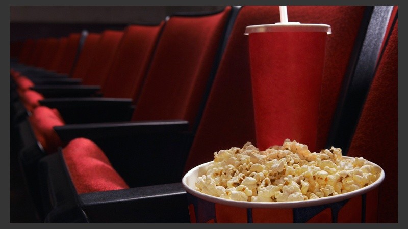 Cine (o series) en casa con el servicio por internet.