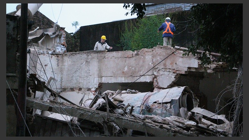 Postales del lugar de la explosión del laboratorio. (Alan Monzón/Rosario3.com)