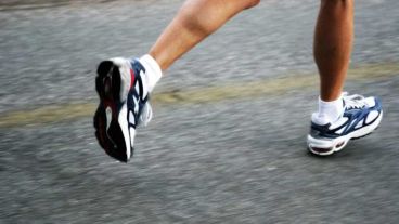 Correr una hora por día puede reducir los efectos de estar sentado durante mucho tiempo.