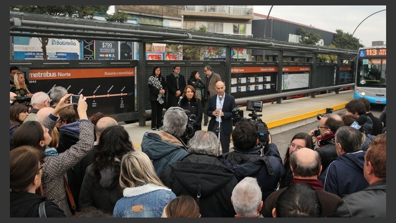 Fein y Dietrich inauguraron el carril exclusivo en un acto en conjunto.