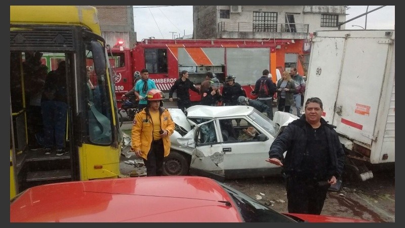 Gran revuelo en la zona por el violento accidente. 