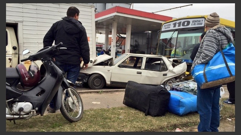 Gran revuelo en la zona por el violento accidente. 