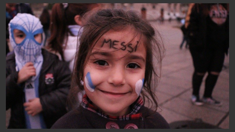 Una niña y su apoyo a Messi
