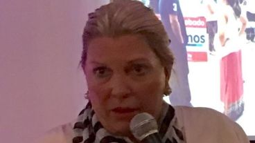 La diputada en su charla de Santa Fe.