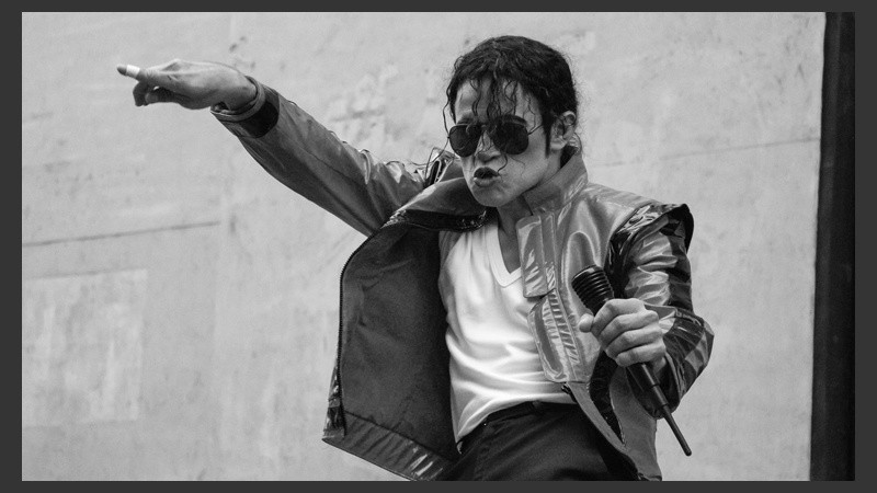 Sus padres le enseñaron de chico los clásicos pasos de Michael y de a poco fue adquiriendo habilidad. (Alan Monzón/Rosario3.com)