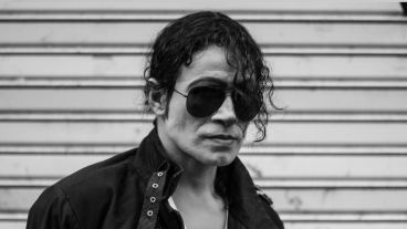 El imitador de Michael Jackson se llama Jhon Palacios, es peruano y tiene 34 años. (Alan Monzón/Rosario3.com)