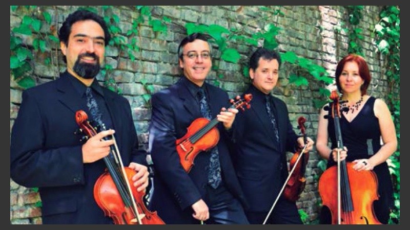 El cuarteto Petrus está integrada por Pablo Saraví, Hernán Briático, Adrián Felizia y Gloria Pankaeva.