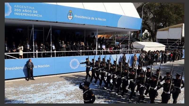 El desfile cívico militar por el Bicentenario en Tucumán.