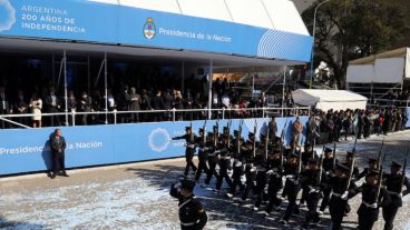 El desfile cívico militar por el Bicentenario en Tucumán.