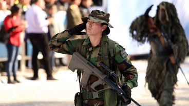 El desfile cívico militar por el Bicentenario en Tucumán.