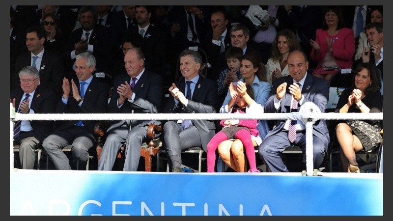 El desfile cívico militar por el Bicentenario en Tucumán.