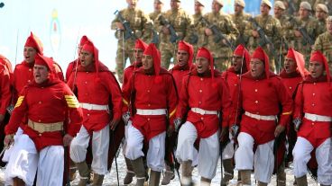 El desfile cívico militar por el Bicentenario en Tucumán.