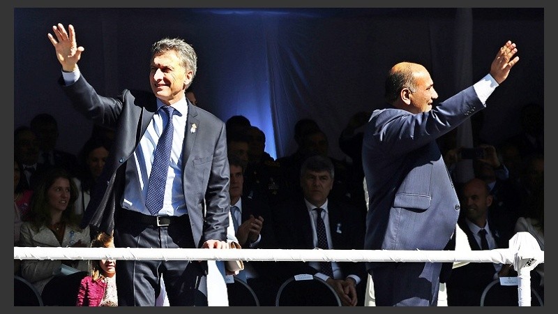 El desfile cívico militar por el Bicentenario en Tucumán.