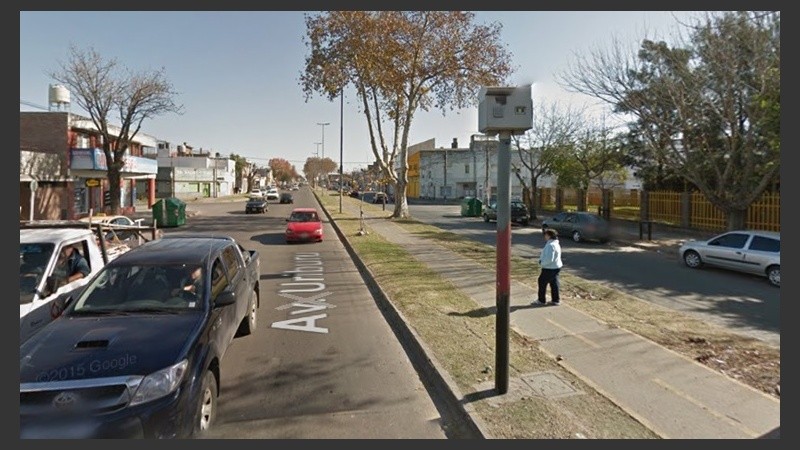 La víctima estaba tendida en el cantero central de Uriburu.