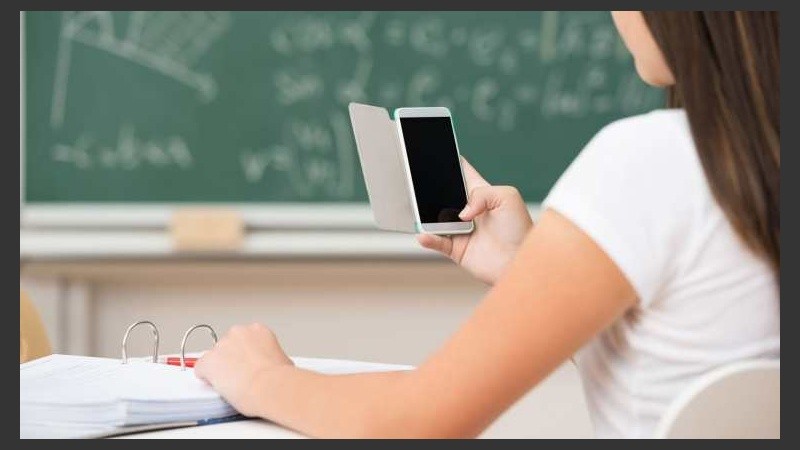 El celular puede ser un valioso aliado que introduce una nueva y más interactiva forma de trabajar los contenidos.