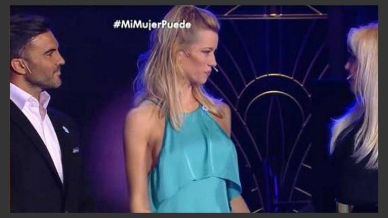 Nicole, divina de turquesa con Susana, aunque tal vez no muy cómoda. 