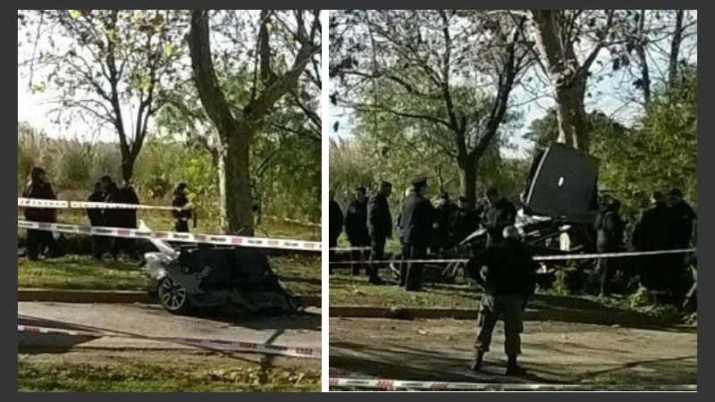 El auto chocó contra un árbol, se partió y una de las mitades se desprendió.