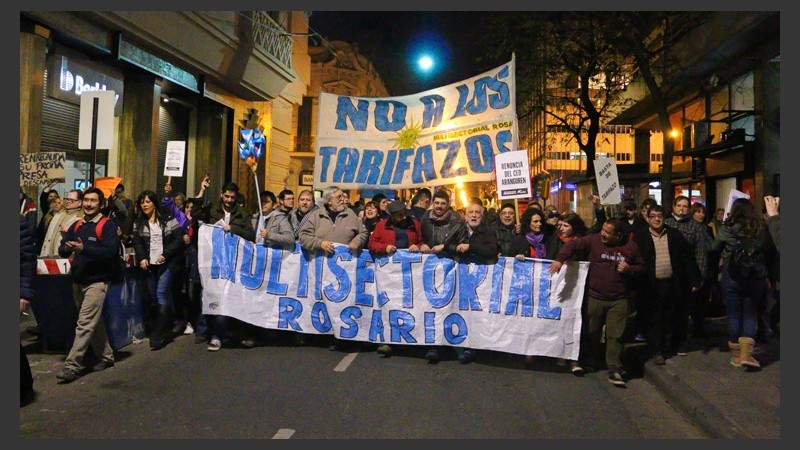 La Multisectorial llegando a Litoral Gas este jueves.