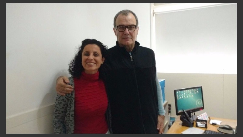 Bielsa sonrió para las fotos en el Distrito Sur. 